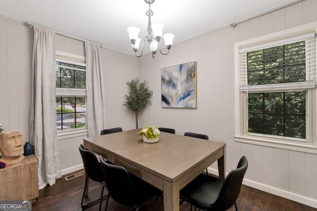 Foto del edificio - 240 Lake Dr