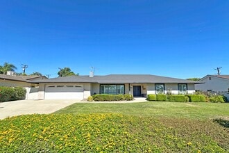 Building Photo - 1562 Whittier Ave