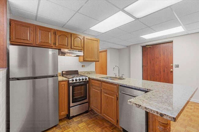 Foto del edificio - 620 W Belmont Ave