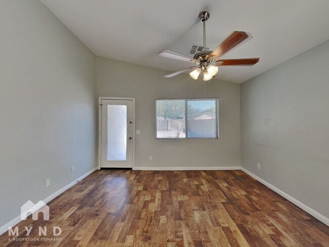 Foto del edificio - 40768 W Sanders Way