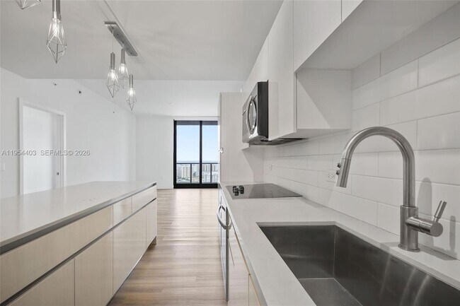 Foto del edificio - 101 Diplomat Pkwy