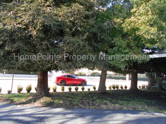 Building Photo - 423 5th St