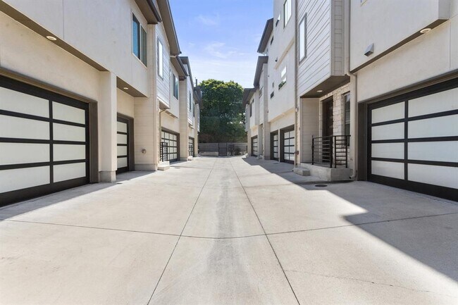Foto del edificio - 1205 Elm St