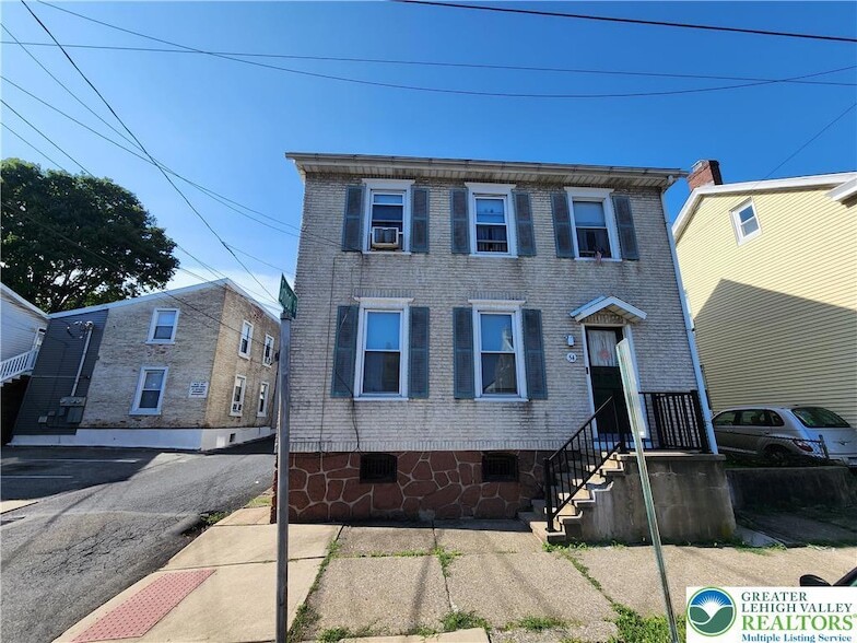 Primary Photo - 54 E North St