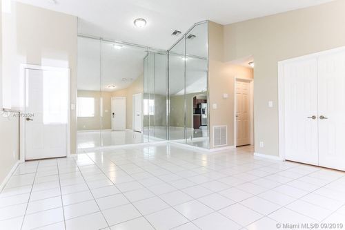 Building Photo - 1403 Banyan Cir