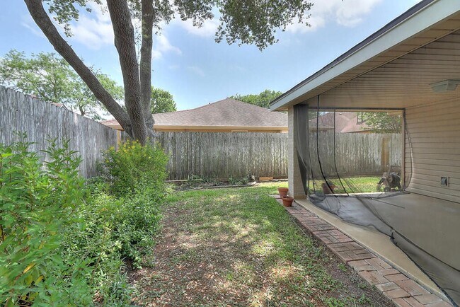 Building Photo - 4321 Holly Ridge Dr