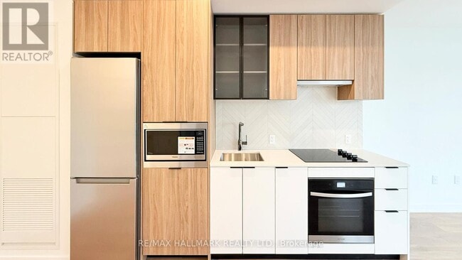 Photo du bâtiment - 1037 The Queensway