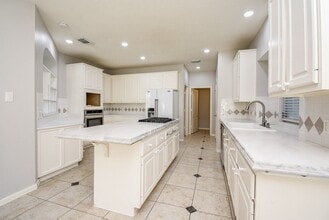Building Photo - 2810 Grassy Knoll Ct