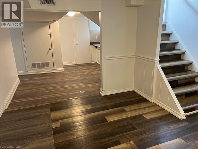 Building Photo - 8 Myrtle Ave