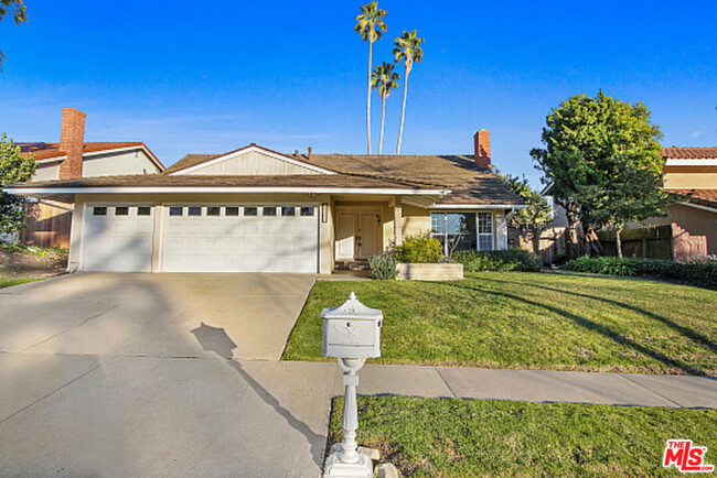 Building Photo - 28404 Meadowmist Dr