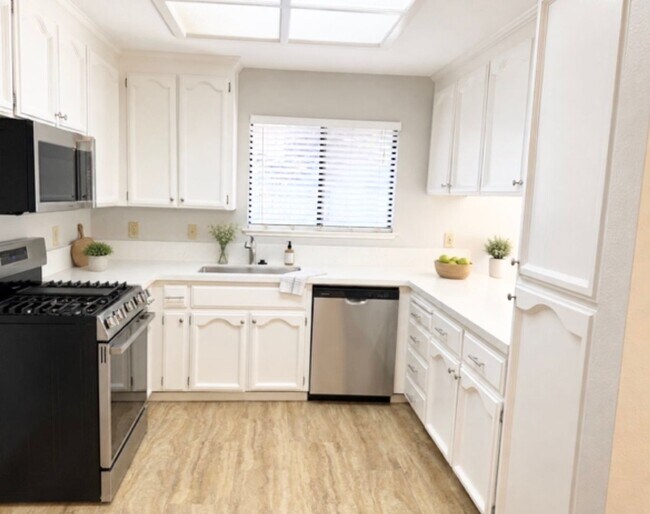 Building Photo - Remodeled 3 Bedroom Home in Roseville for Rent