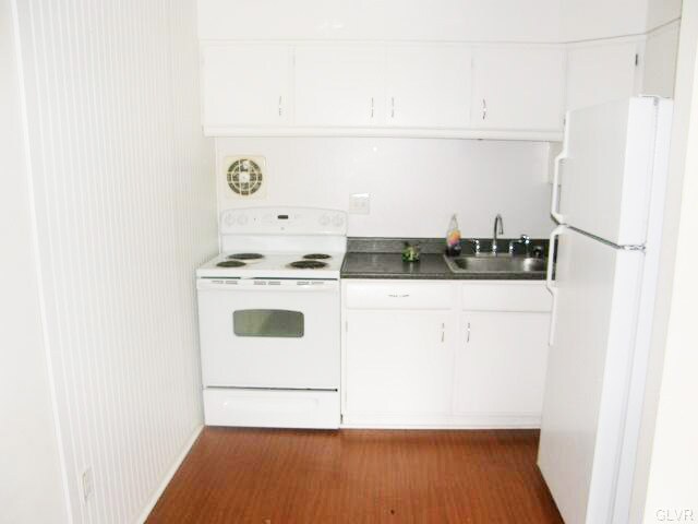 Building Photo - 2108 S Lumber St