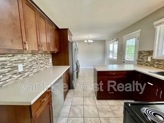 Building Photo - 315 Prior Rd S