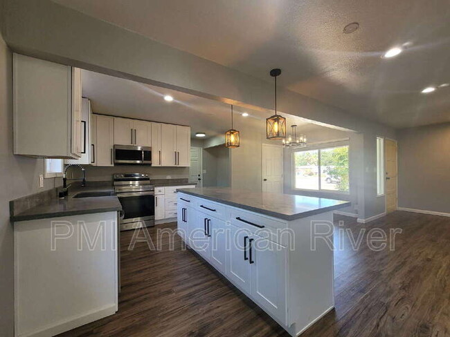 Building Photo - 7034 Cromwell Way