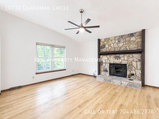 Building Photo - 10730 Coachman Cir