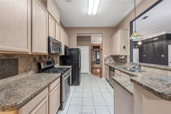 Building Photo - 2925 Mirrormere Cir