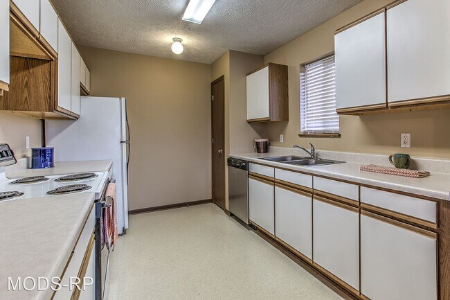 Building Photo - 702 Chestnut Dr