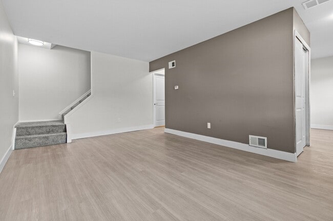 Building Photo - Canton Gardens Apartments - Canton, MI