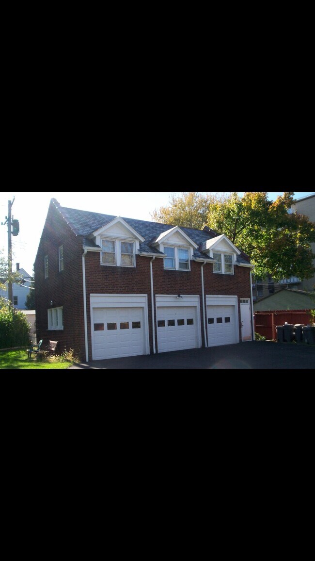 Building Photo - 11313 Lake Ave