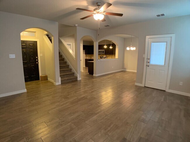 Building Photo - 3 Bedrooms w Game Room / Balcony / Covered...