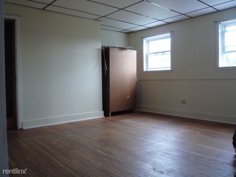 Primary Photo - 4 br, 2 bath Apartment - 182 Pius St