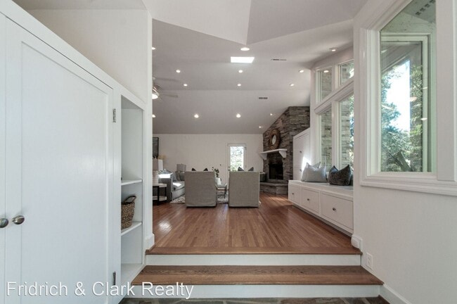 Building Photo - 3 br, 2.5 bath House - 743 Georgetown Drive