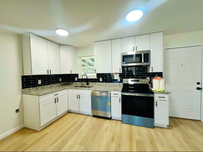 Building Photo - 901 Leeper Dr