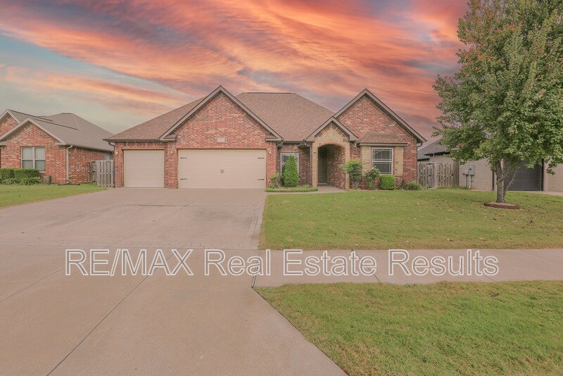 Photo - 2202 SW Tupelo Ave