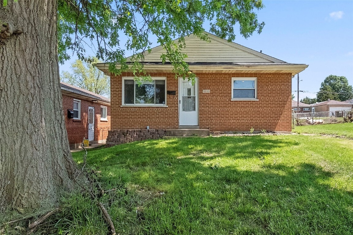 Primary Photo - 3735 Koeln Ave