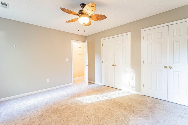Building Photo - Better Than an Apartment!