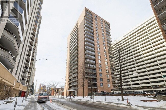 Building Photo - 475 Laurier Ave W