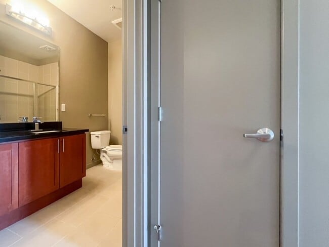 Building Photo - 2Bd/2Ba Burien Condo