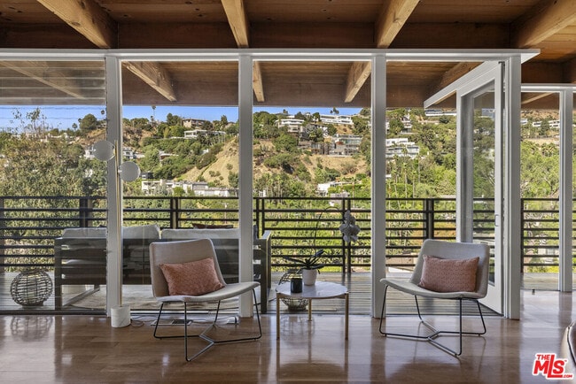 Foto del edificio - 9119 Thrasher Ave