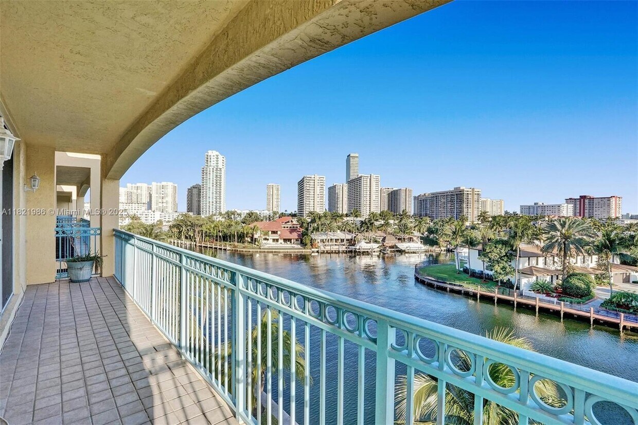 Foto principal - 201 Golden Isles Dr