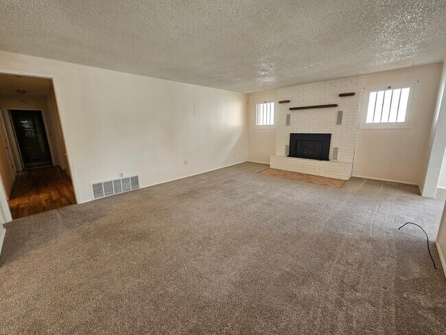 Building Photo - 1806 W Yampa St