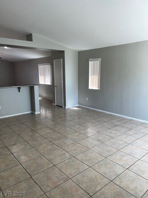 Foto del edificio - 4932 Royal Lake Ave
