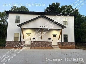 Building Photo - 206 S Park St