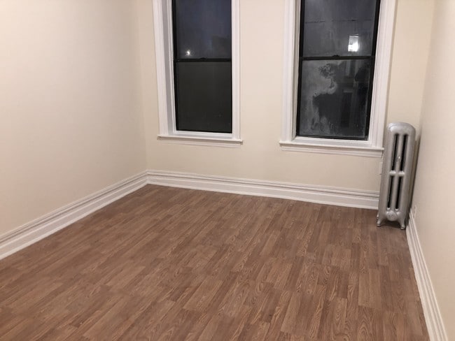 Building Photo - 321 96th St