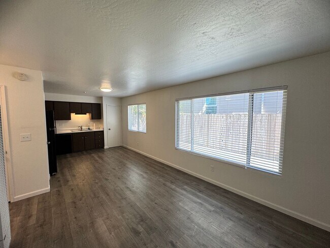 Foto del edificio - 1046 Benton St