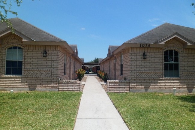 Building Photo - 1014 Stonehaven Blvd