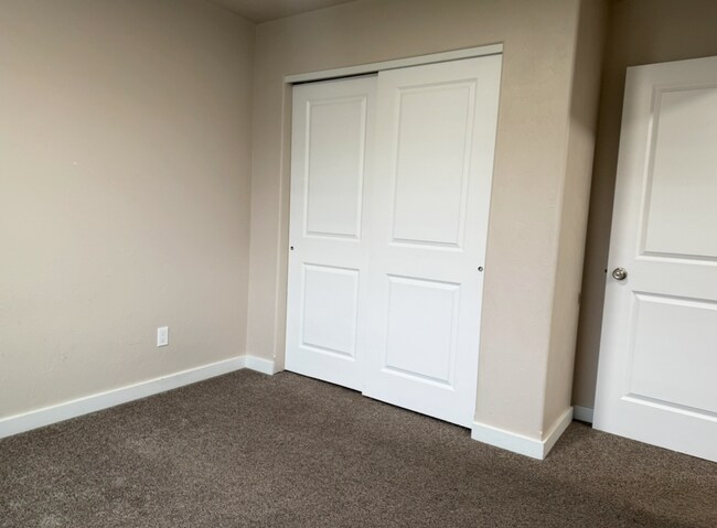 Building Photo - Beautiful Kalispell Home