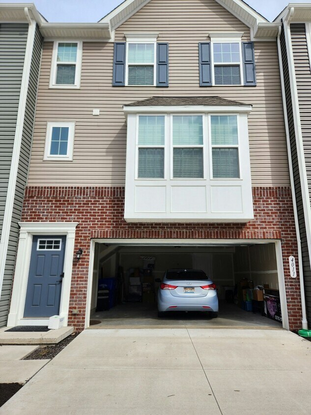 4011 N Steels Cir, Cuyahoga Falls, OH 44224 Room for Rent in Cuyahoga