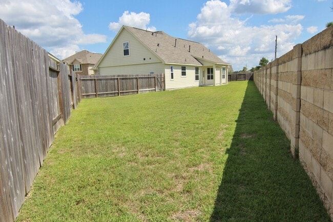Building Photo - 30603 Gardenia Trace Dr