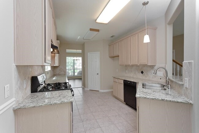 Building Photo - 3327 Summerwood Ln