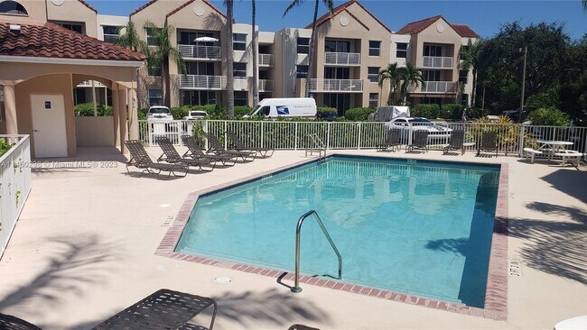 Foto del edificio - 2731 Ocean Club Blvd