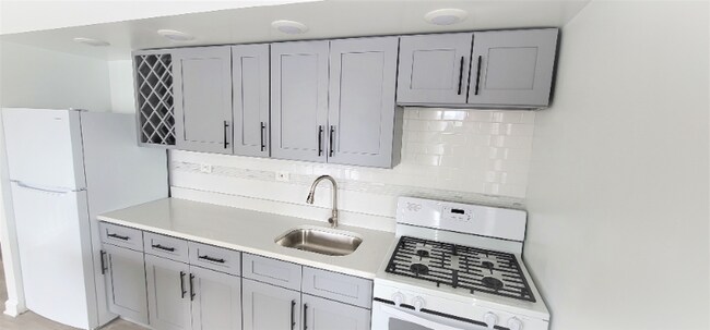 Foto del edificio - 929 N Main St