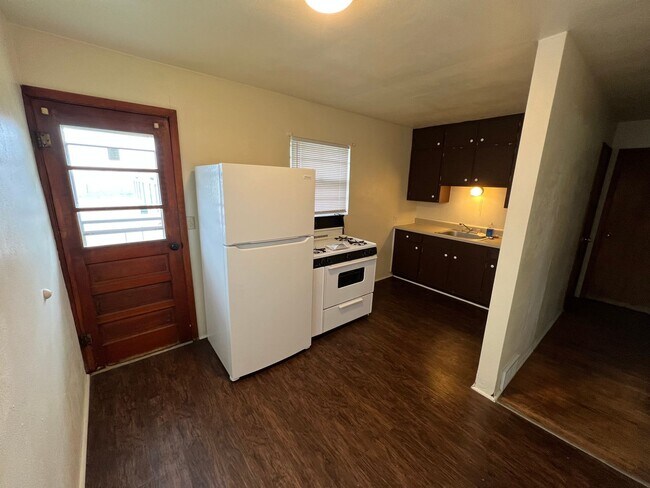 Foto del edificio - One Bedroom in Roxana