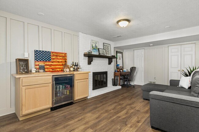 Foto del edificio - 6007-6009 N Imperial Drive