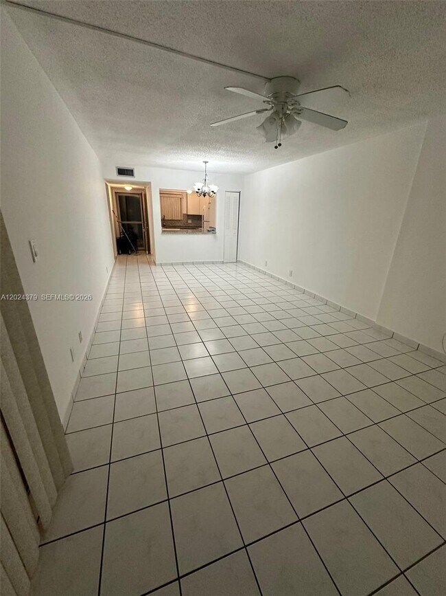 Foto del edificio - 6505 Winfield Blvd