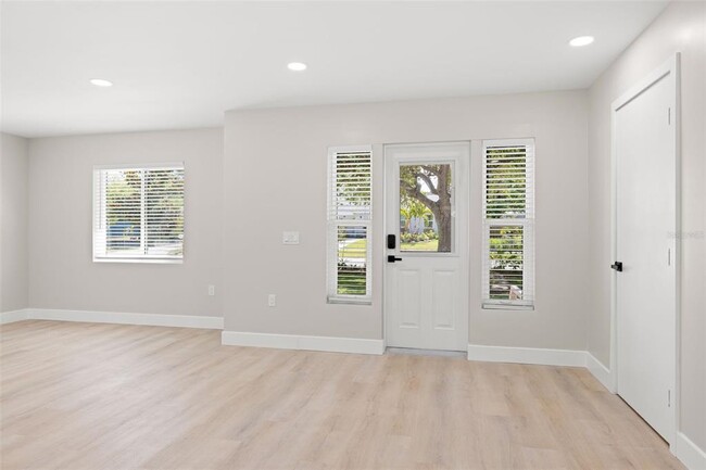 Building Photo - 1500 San Mateo Dr